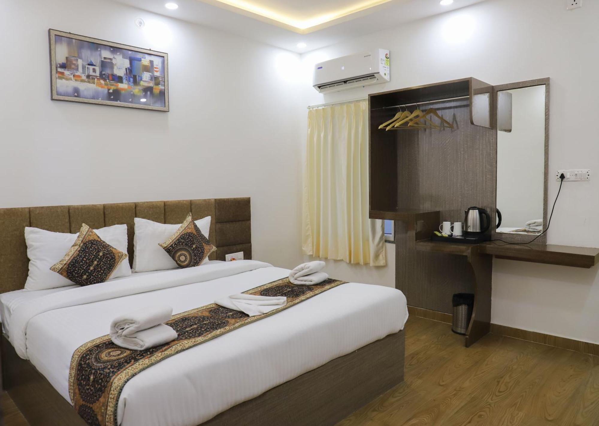 Gulmohar Plaza By Auroville Mughal Sarai Exterior photo