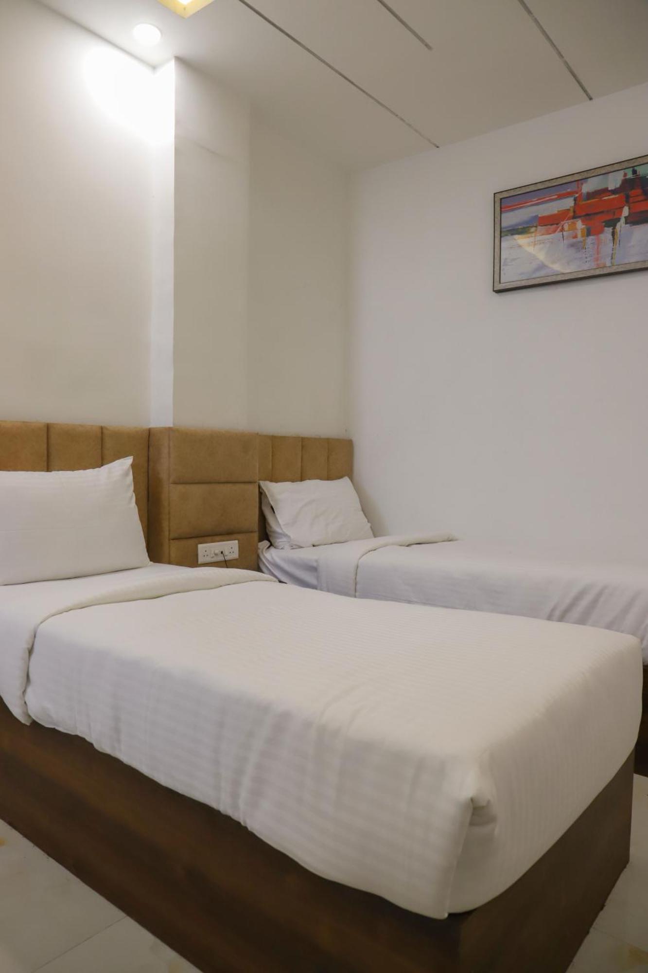 Gulmohar Plaza By Auroville Mughal Sarai Exterior photo
