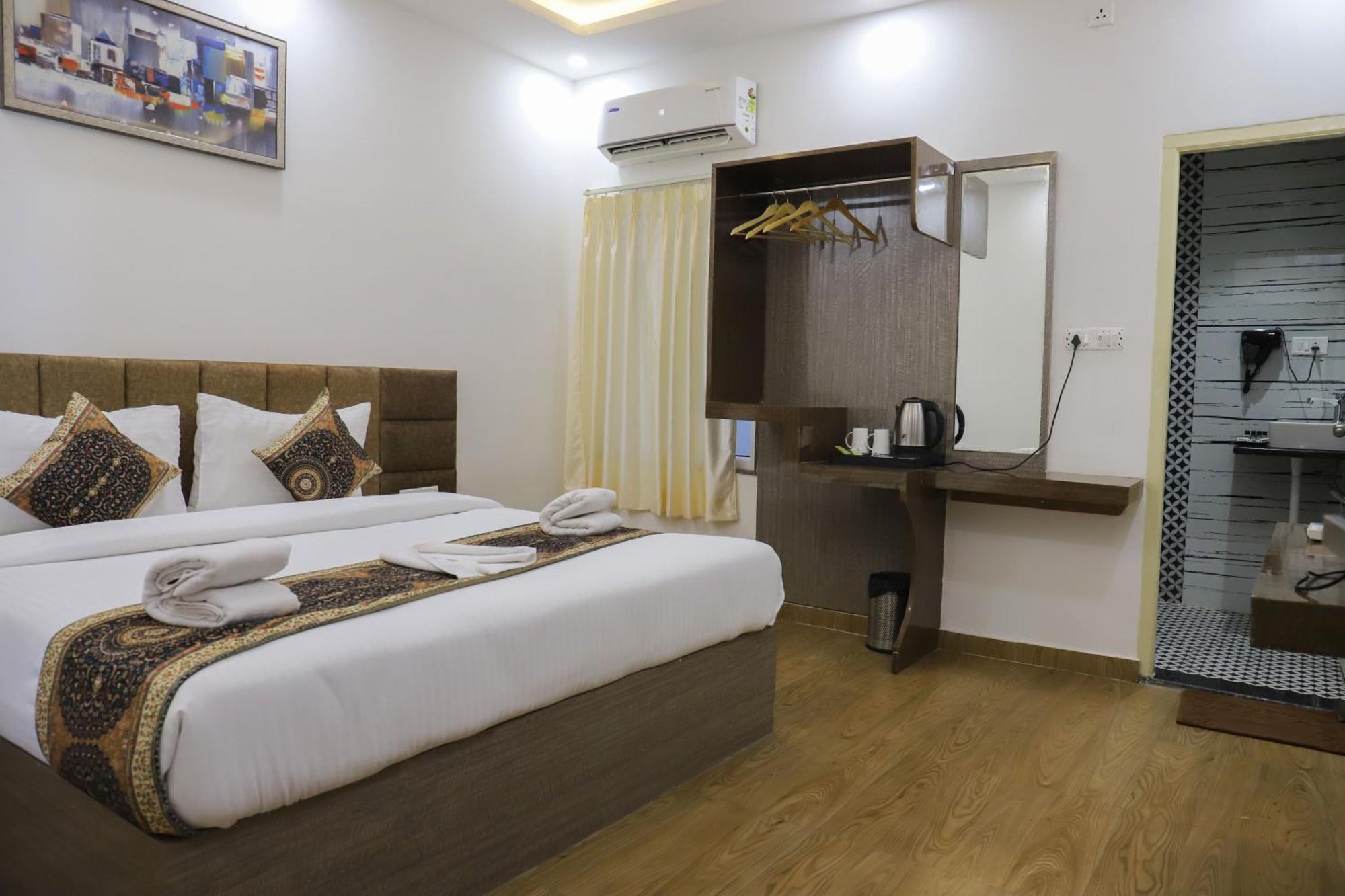 Gulmohar Plaza By Auroville Mughal Sarai Exterior photo